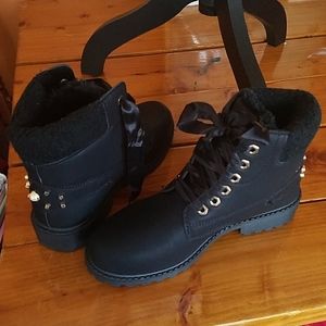 Size 9 NEW Black Fur Lined Boots